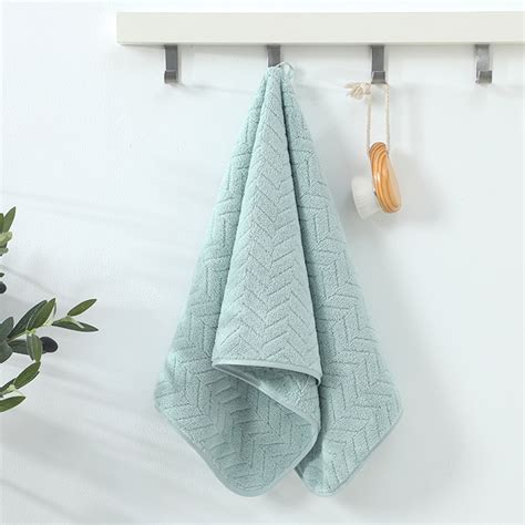 Towels Absorb Water And Are Less Prone To Shedding Hair Men And Women Wash Their Faces And Take