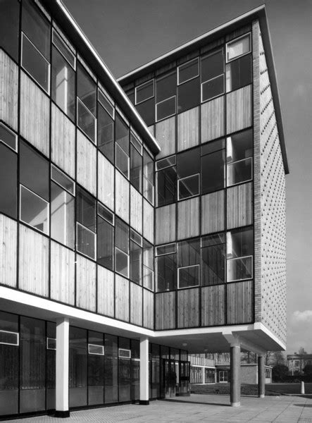 West Derby Secondary School Liverpool The Junction Of The Four And Three Storey Blocks Showing