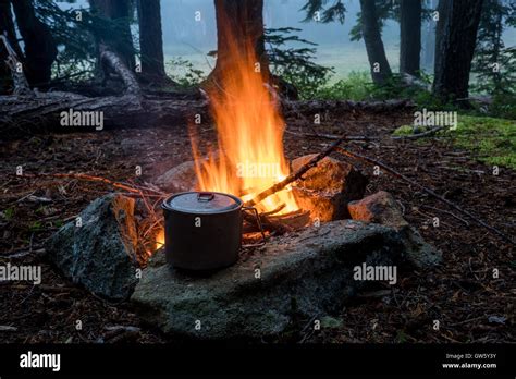 Boiling Water Pot Campfire Hi Res Stock Photography And Images Alamy