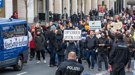 Frankfurt Querdenker müssen Masken tragen Stadt verschärft Auflagen