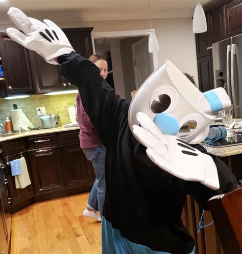 Mugman cosplay for Halloween : Cuphead