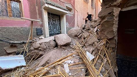 Morocco Earthquake Death Toll Reaches Over 1000 Rescuers Dig For