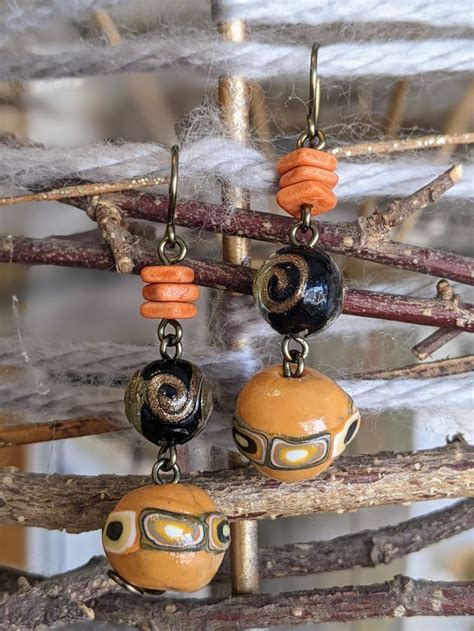 Longues Boucles D Oreilles Orange Et Noires En P Te Polym Re Yelling