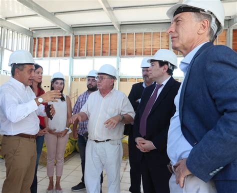 Macri y Finocchiaro recorrieron las obras de construcción de un jardín