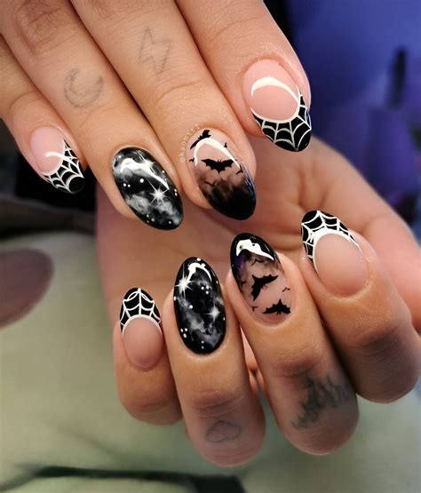 30 Simple Yet Pretty Short Halloween Nails For Spooky Season