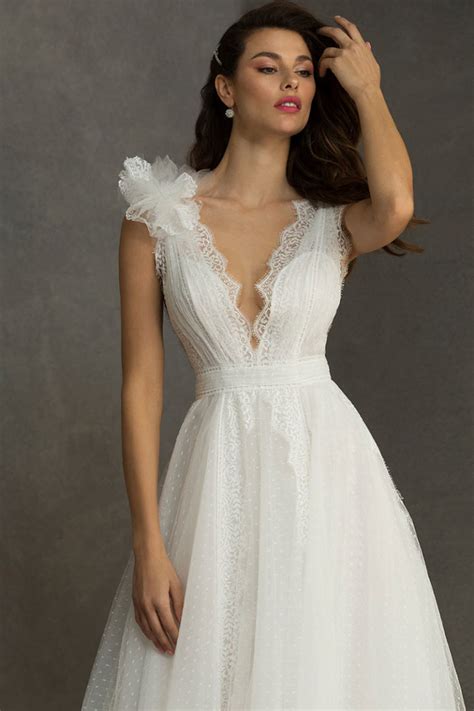 Scollature Abiti Da Sposa Il Dettaglio Femminile Del Bridal Look