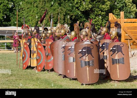 Roman shield formation hi-res stock photography and images - Alamy