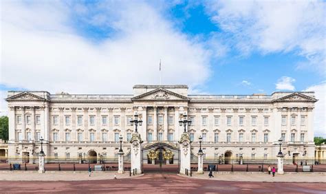 Buckingham Palace combien de pièces contient le palais de la famille