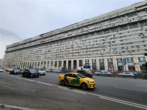 Huge soviet building in Eastern Moscow : r/bizarrebuildings