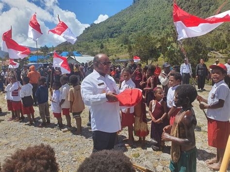 Ribuan Bendera Merah Putih Berkibar Gagah Di Kabupaten Lanny Jaya Jatimsmartid