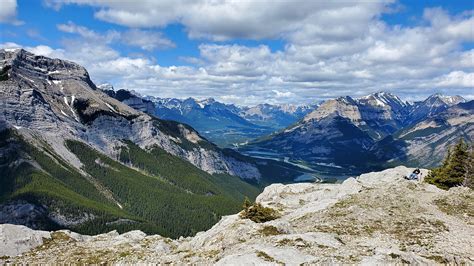 Hiking in the Canadian Rockies 🇨🇦