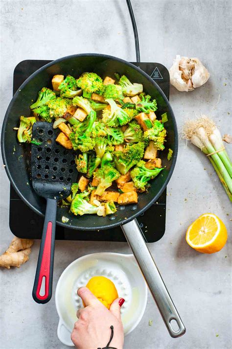 Teriyaki Tofu Mit Brokkoli Und Reis