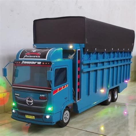 Jual Miniatur Mobilan Truk Oleng Kayu Truck Hino Tronton Maianan P Cm