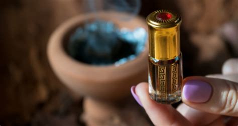 What Does Oud Smell Like Plus Top Perfumes