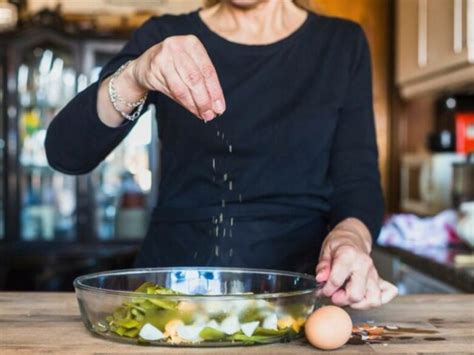 Памятка для каждой хозяйки: когда солить разные блюда