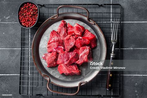 Potongan Daging Fillet Daging Sapi Potong Dadu Mentah Latar Belakang