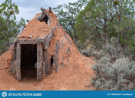 Hogan Mud Hut House Stock Photo Image Of Earth Kayenta 178902564