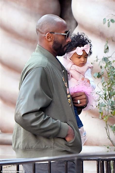 Kobe Bryant Takes Baby Daughter Bianka To Disneyland Daily Mail Online