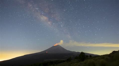 Timelapse Of The Volcano Popocatepetl Erupting And The Milky Way Above