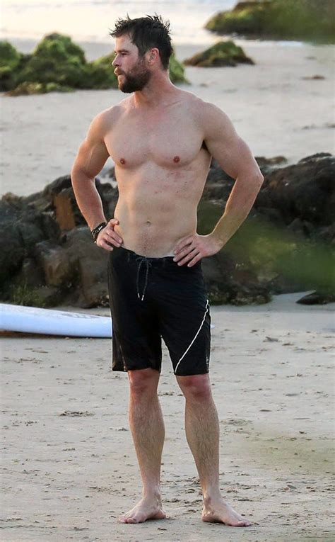 18 Photos Of Chris Hemsworth And His Glorious Superhero Physique Chris Hemsworth Shirtless