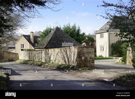 Cotswold villages hi-res stock photography and images - Alamy