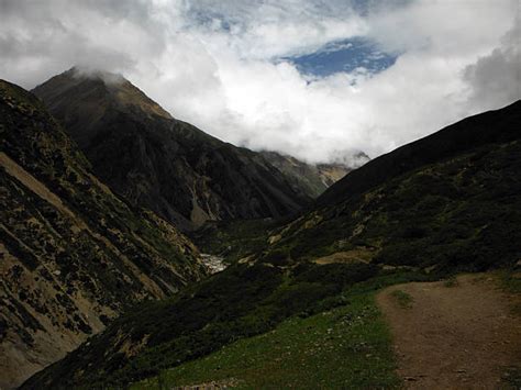 40+ Tropical Rain Forest Mountains And Hiking Trail Stock Photos ...