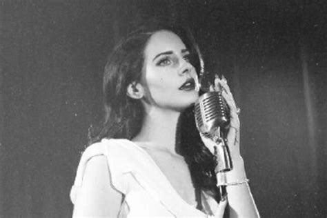 Lirik Lagu Lana Del Rey Paling Romantis Tentang Cinta Lengkap Dengan