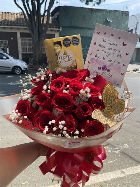 BOUQUET DE ROSAS ROJAS CAJA DE FERRERO ROCHER Rose Violet