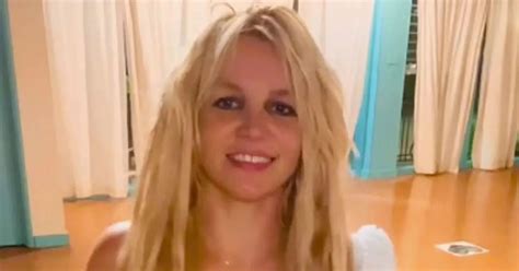 Britney Spears Defiantly Strips Off For Another Nude Snap After Son S Pleas To Stop The Mirror