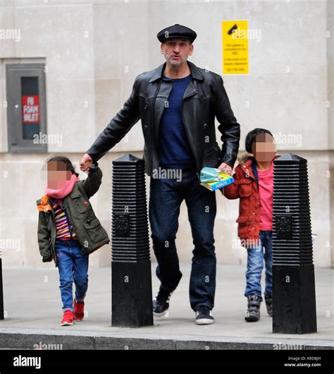 christopher eccleston  res stock photography  images alamy