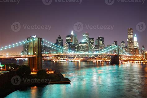 New York City Skyline at night 8333300 Stock Photo at Vecteezy