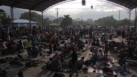 Los migrantes avanzan lentamente por el sur de México con la salud mermada