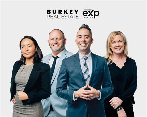 Prime Real Estate: Scenic Estate in Brooks Meadow Lists for Sale 9