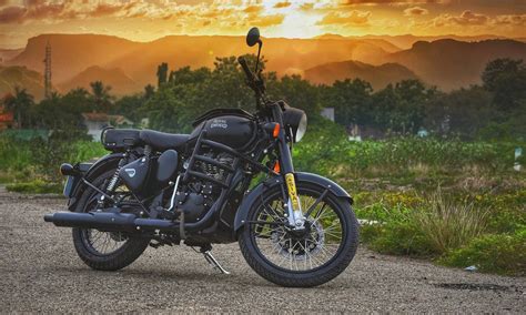 Top 35 Royal Enfield Bullet Wallpapers [ 4k + HD ]