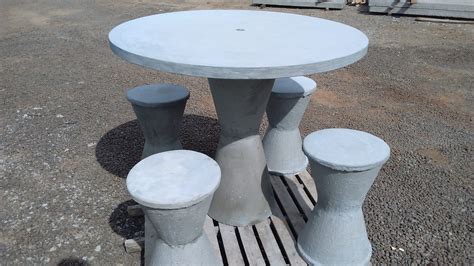 Mesa De Concreto Armada 4 Bancos Rakse