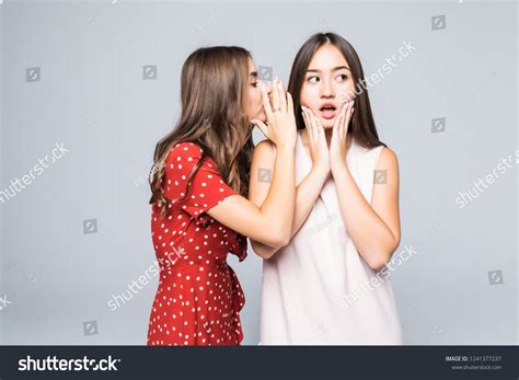 Photo De Stock Deux Jeunes Filles Excitées En Vêtements 1241377237 Shutterstock