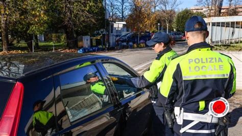 Guida Con La Patente Sospesa Per Alcol E Droga Fermato Dai Vigili Usa