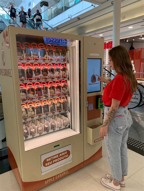 Empresa lança vending machine de maçãs caramelizadas e quer crescer com