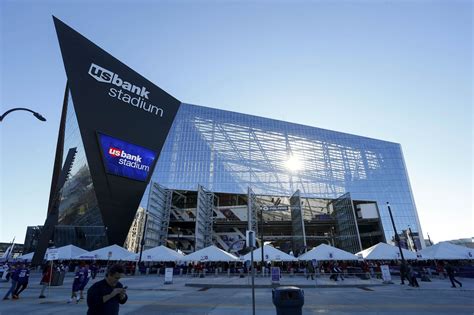 Super Bowl 52: U.S. Bank Stadium dealt with leaks, breaks, dead birds ...