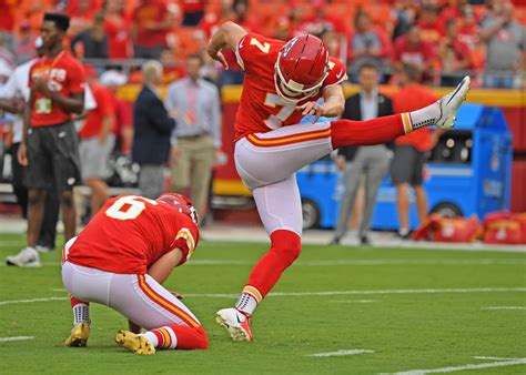 Chiefs Harrison Butker Drills Field Goal From 77 Yards Watch