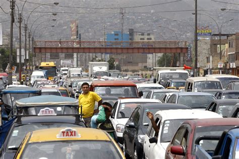 Objetor Soberano Barrer Congestion Vehicular Lima Vitalidad Gu A Pensativo