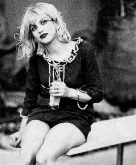 30 Beautiful Photos Of Courtney Love When She Was Young ~ Vintage Everyday