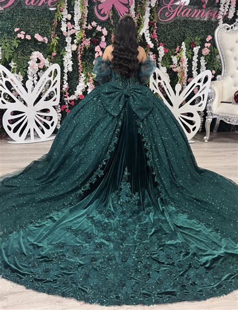 Pin By Note Edge On Tata Green Quinceanera Dresses Quince Dresses