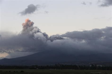 20 Minutes Les Images Du Jour Monde Volcano Ecuador Cotopaxi