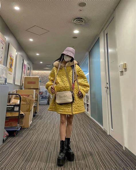 西井万理那さんのインスタグラム写真 西井万理那instagram 「 Ootd これは、さいきんのお気に入りコート🌞 まいにち花粉やば