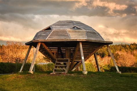 A Spaceship Sunset A Wooden Spaceship Structure That Appea Flickr