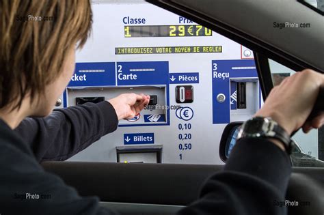 Photo De Peage De Lautoroute Paiement Du Ticket Par Carte Bleue