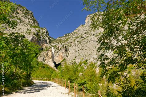 Gole Di Fara Di San Martino E Abbazia Di San Martino Parco Nazionale