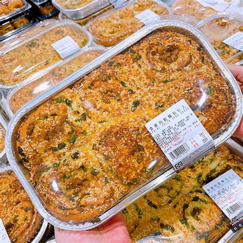 麵包控開嗑！好市多新品「香蔥肉鬆麵包」，滿滿蔥花＋鹹香肉鬆太欠吃食尚玩家