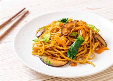 Recette Wok De Nouilles Soba Aux L Gumes Et Champignons Shiitak S